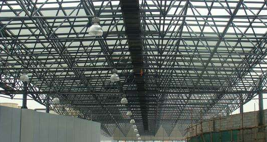 河西听网架公司的名目师阐述其网架的季节个性